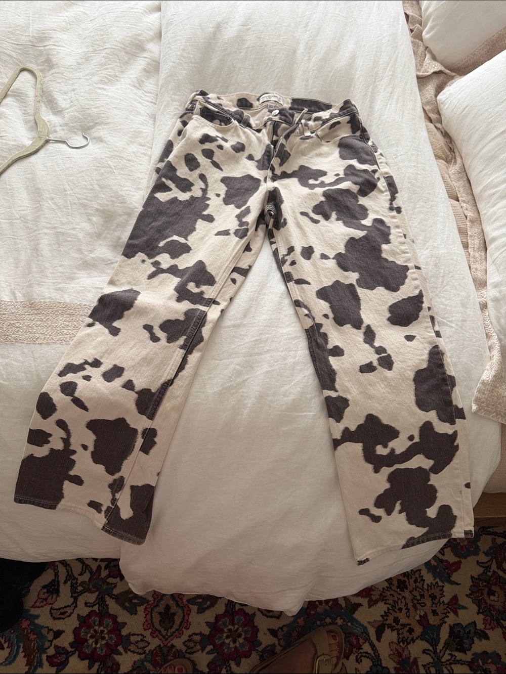Abercrombie & Fitch Cow-Print Wide-Leg Jeans - Cream & Black